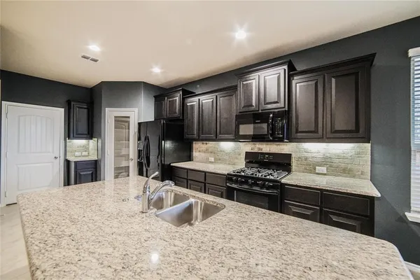 $2,400 | 4004 Stonetrail Drive, Denton, TX 76210