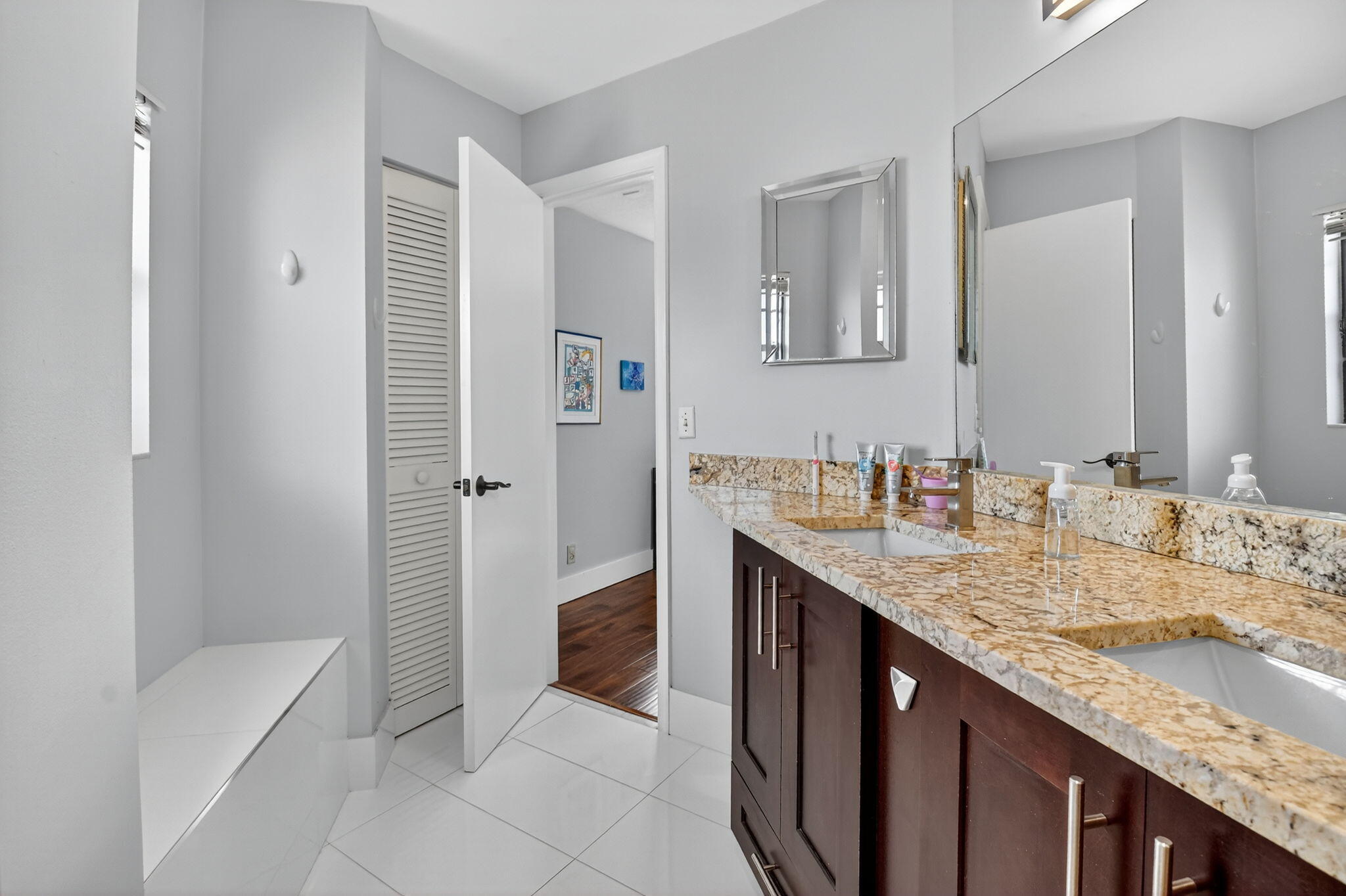 20909 Boca Ridge Drive South Boca Raton, FL 33428 - Photo 35 of 62 Jack and Jill Bathroom