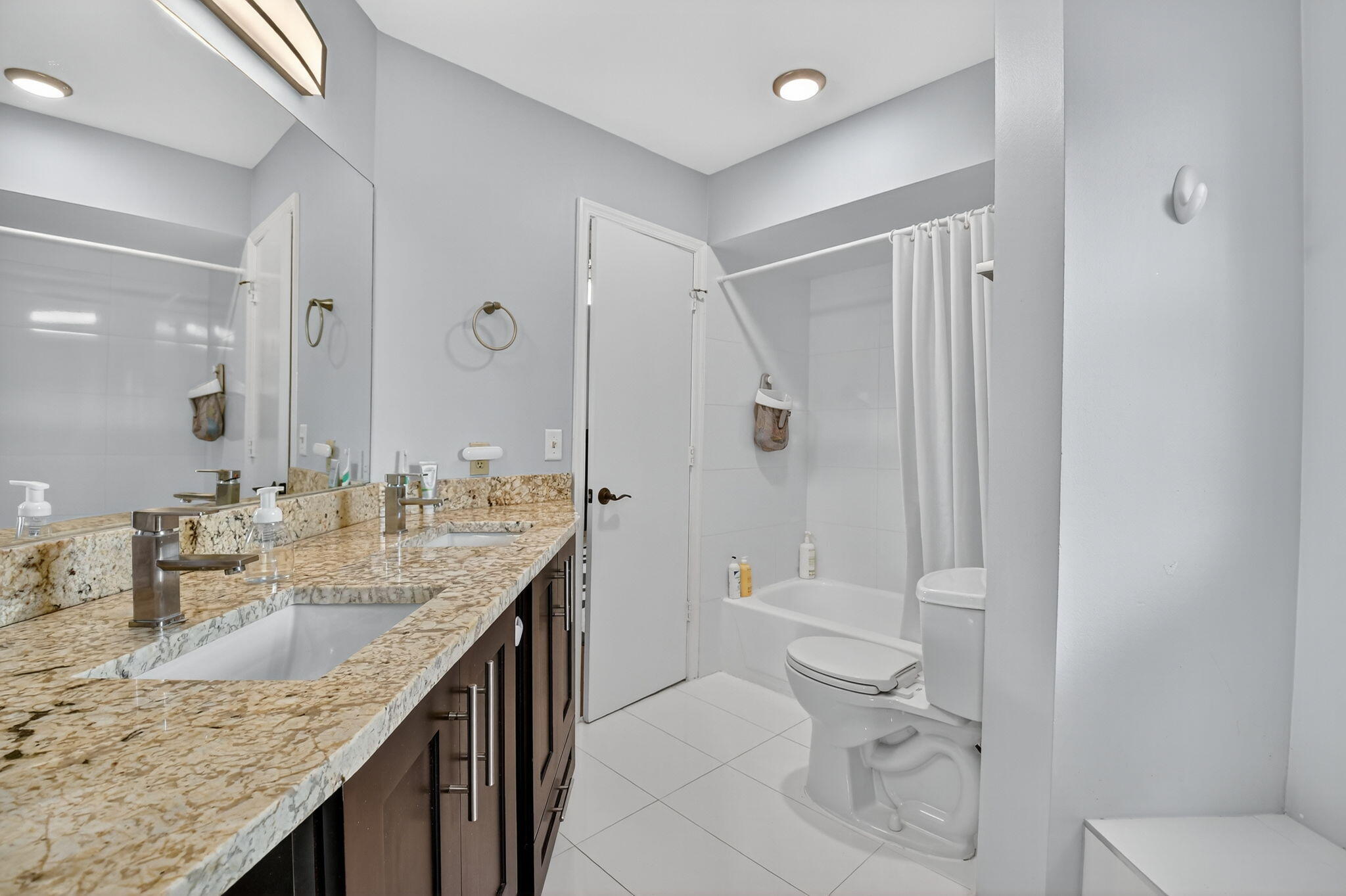 20909 Boca Ridge Drive South Boca Raton, FL 33428 - Photo 36 of 62 Jack and Jill Bathroom