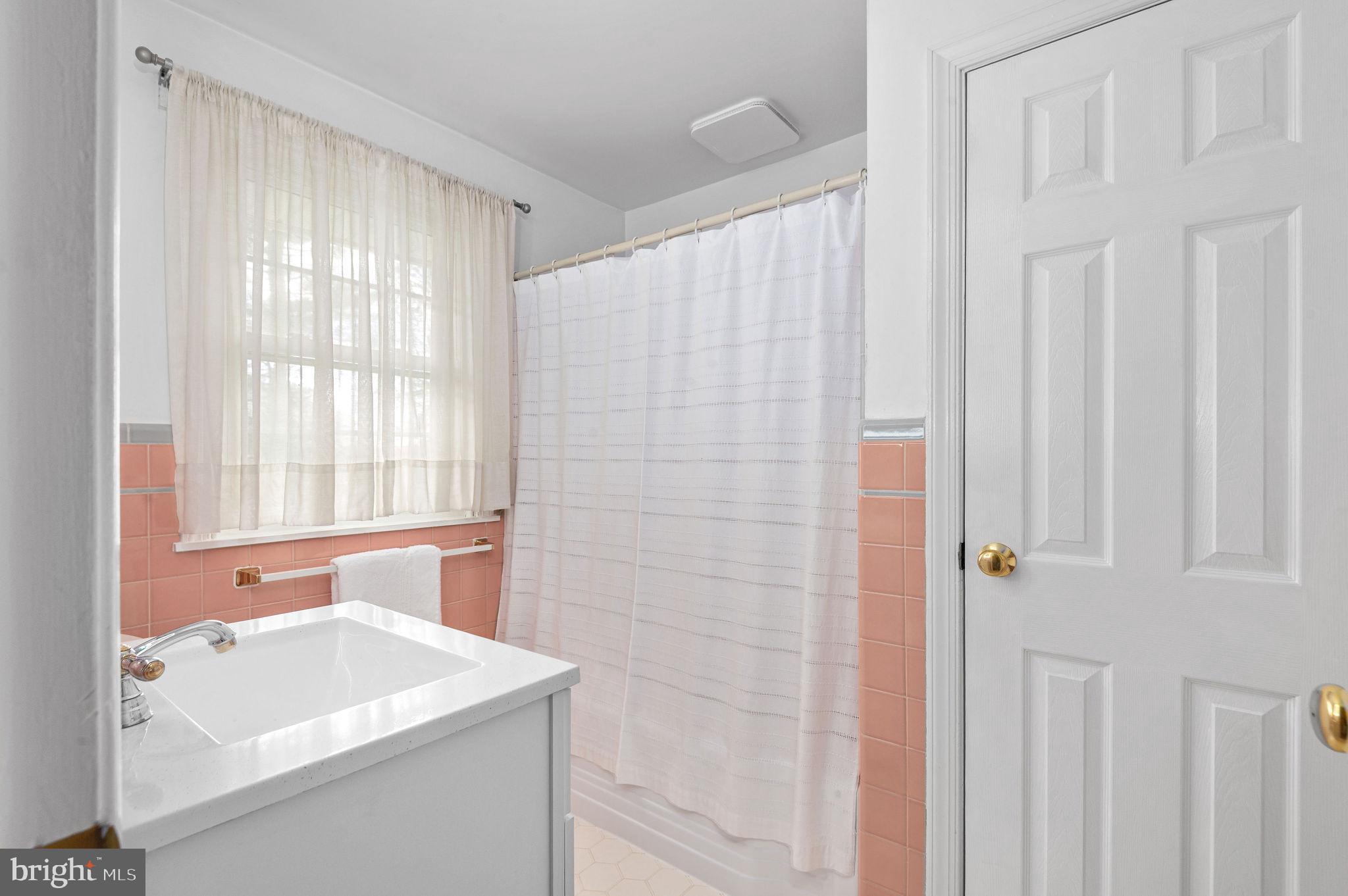148 Byberry Road Hatboro, PA 19040 - Photo 15 of 22 Full Bathroom Main Level