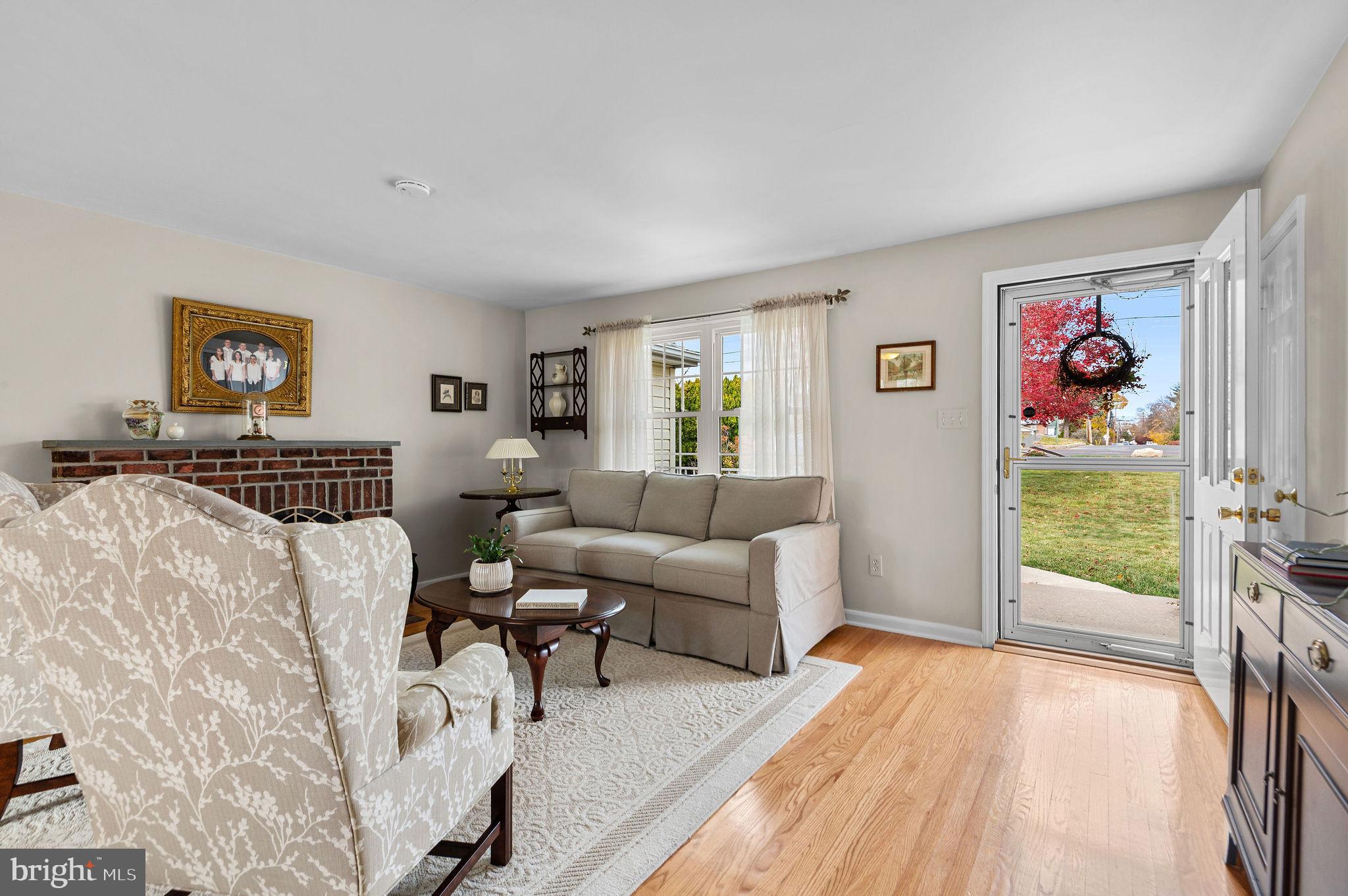 148 Byberry Road Hatboro, PA 19040 - Photo 3 of 22 Living Room