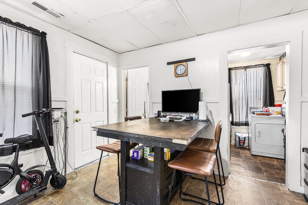 25 Read Street Lowell, MA 01850 - Photo 16 of 40