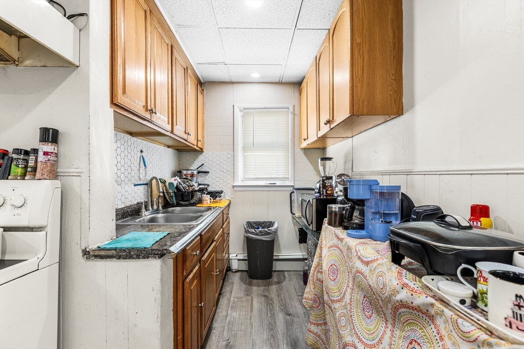 25 Read Street Lowell, MA 01850 - Photo 4 of 40