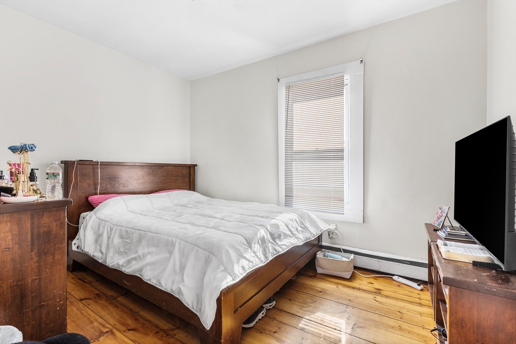 25 Read Street Lowell, MA 01850 - Photo 5 of 40