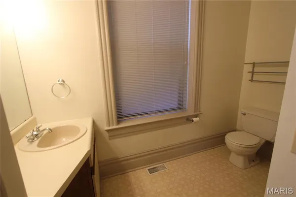 $1,400 | 3809 Shenandoah Avenue, Unit 1, St. Louis, MO 63110