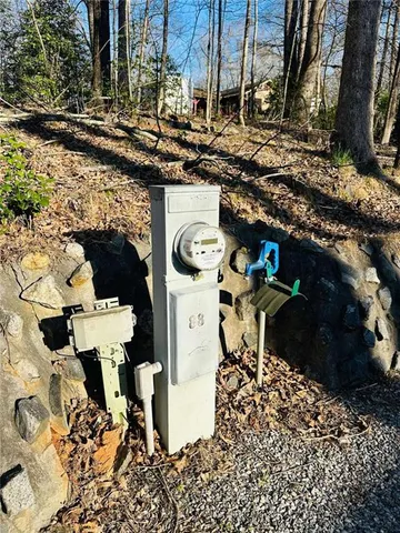 a sign that is on the side of the road