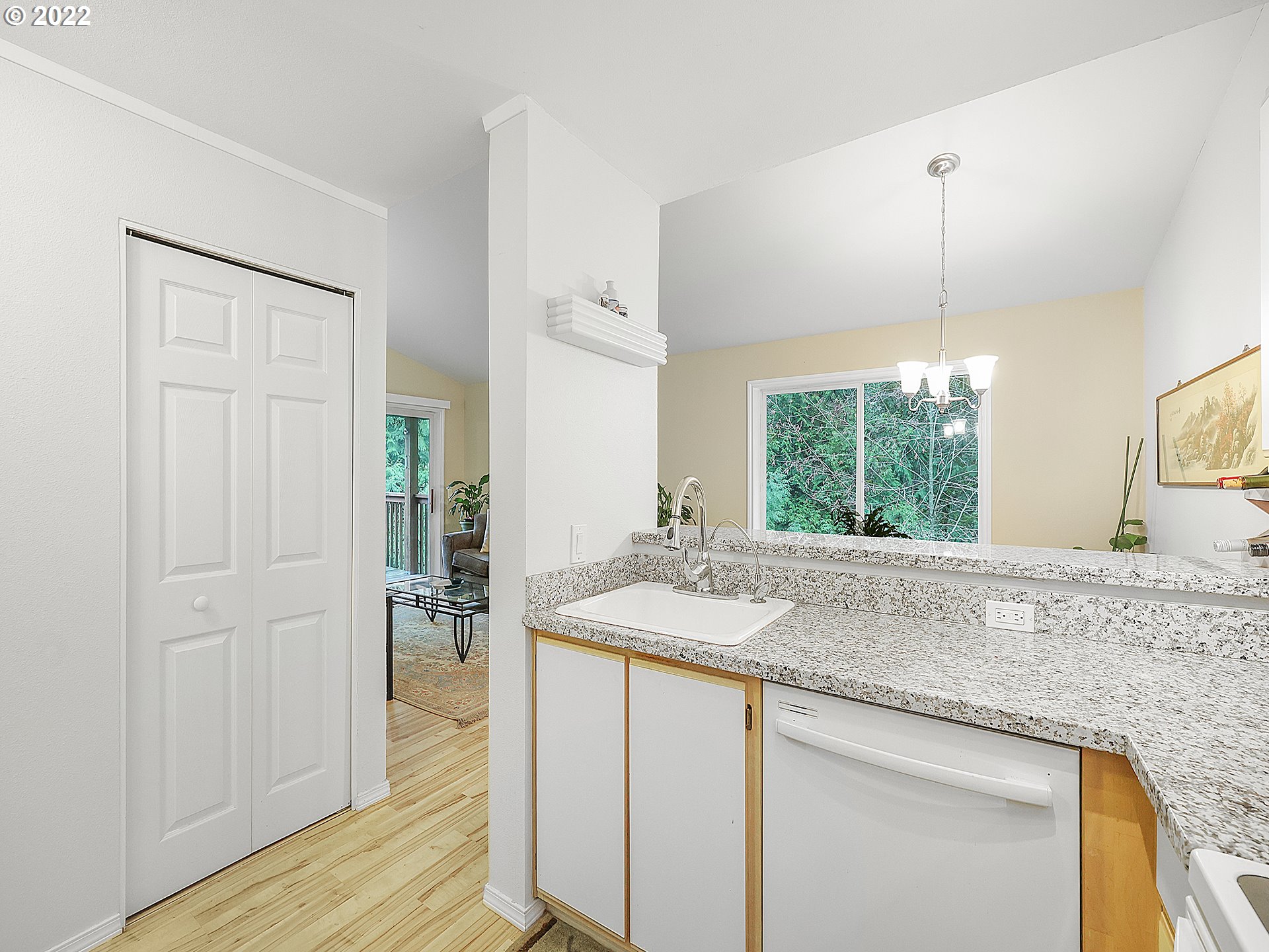 5156 Southwest Multnomah Boulevard, Unit I Portland, OR 97219 - Photo 10 of 32 Gallery Image 10