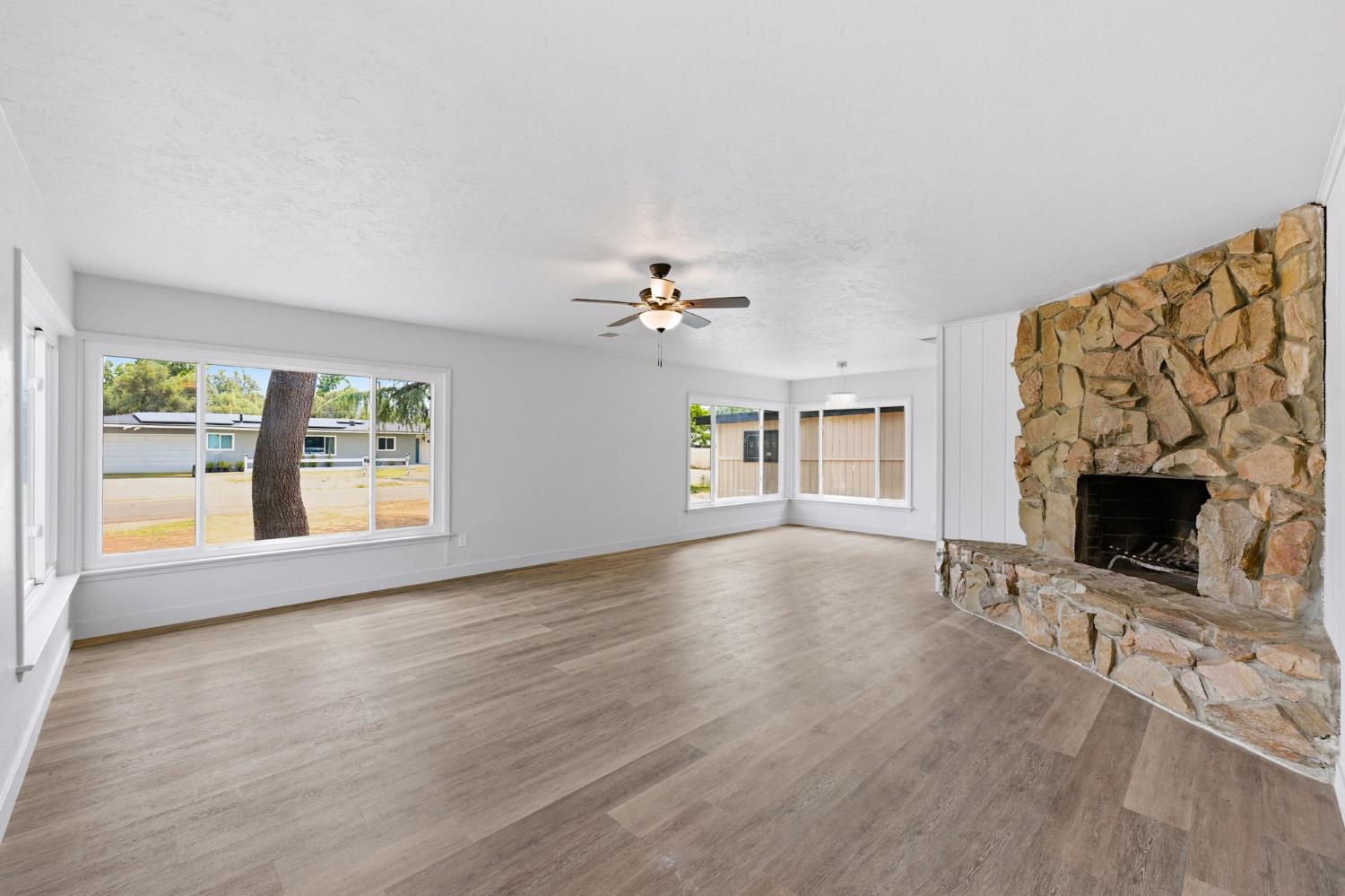 4205 Ralph Lane North Fresno, CA 93727 - Photo 10 of 59