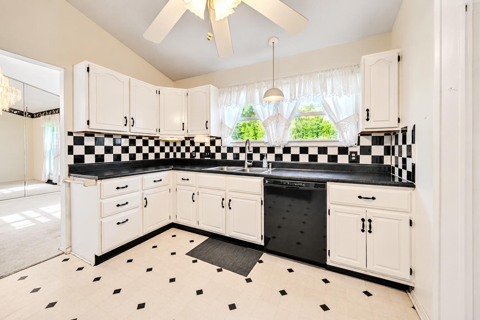 2807 Rensselaer Street Springfield, OH 45503 - Photo 15 of 49 Kitchen