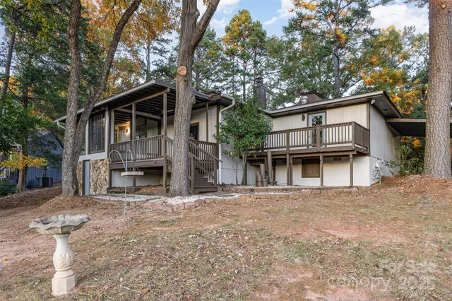 a view of a tree in the middle of a yard