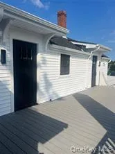 a view of backyard of the house