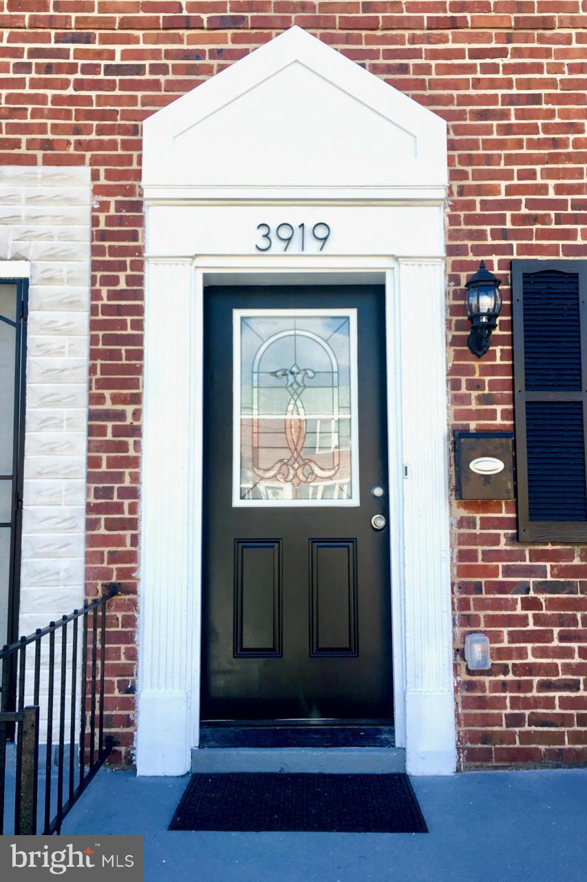 3919 Glenhunt Road Baltimore, MD 21229 - Photo 2 of 23 Exterior (Front)