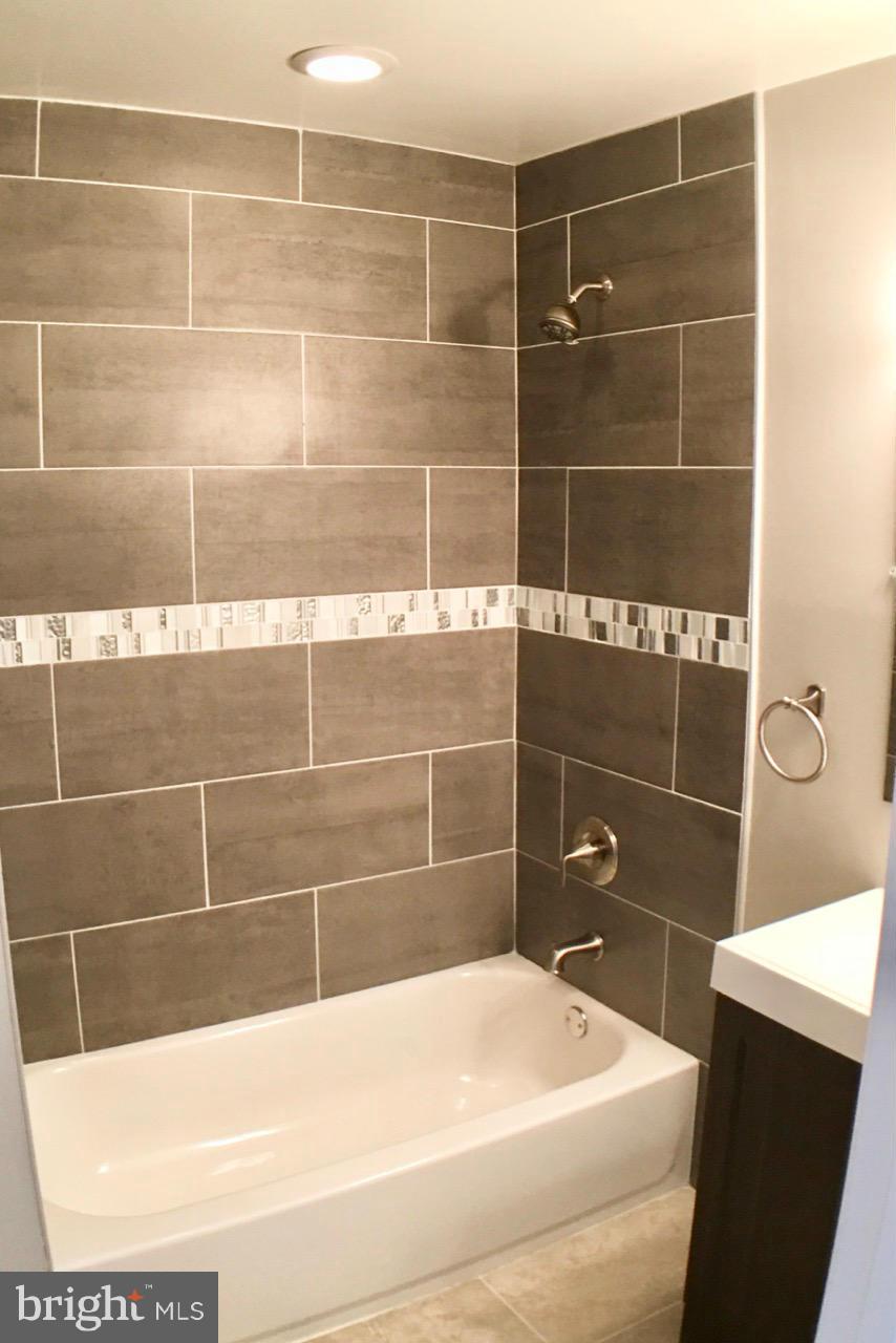 3919 Glenhunt Road Baltimore, MD 21229 - Photo 15 of 23 Bath