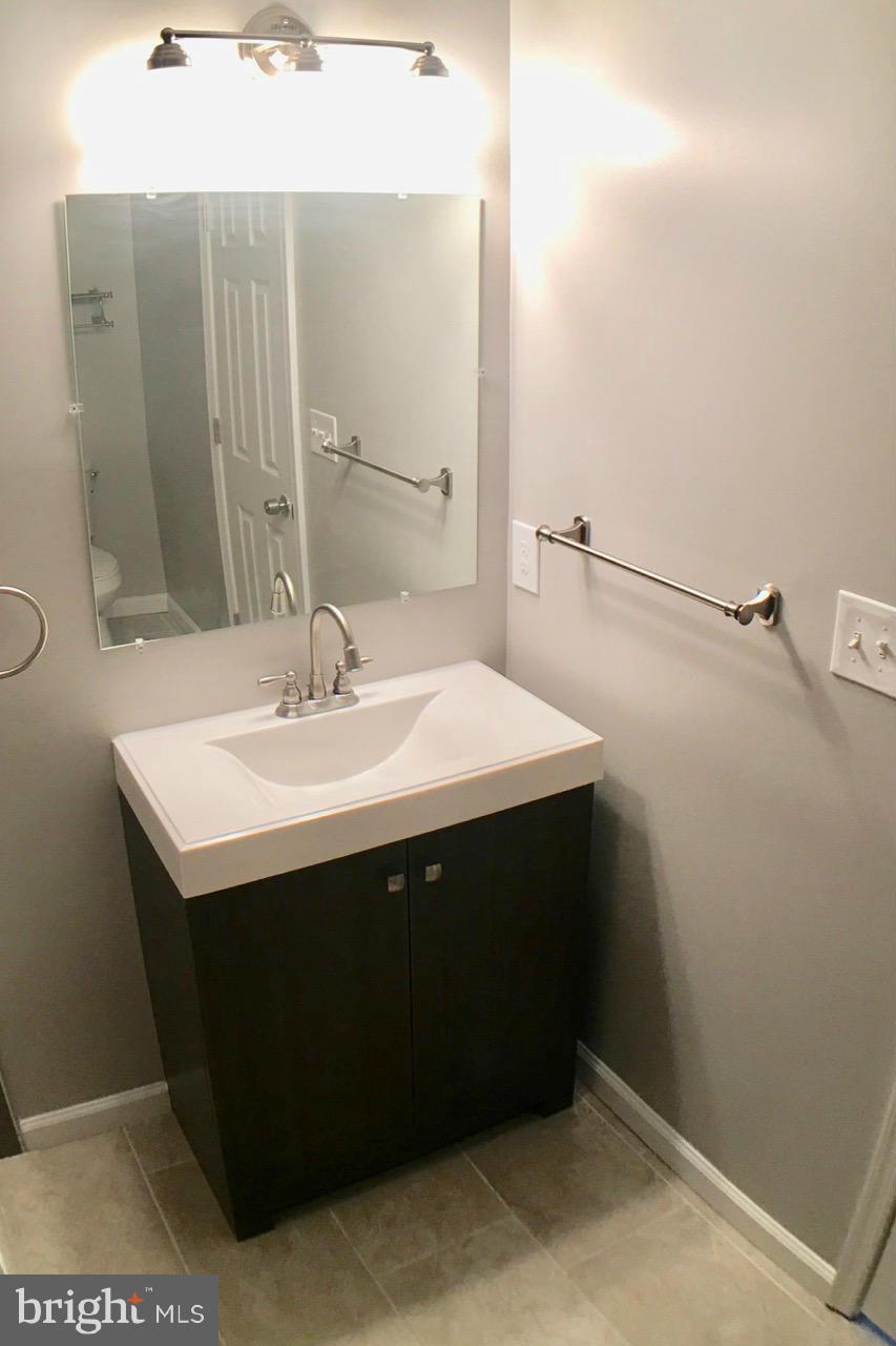 3919 Glenhunt Road Baltimore, MD 21229 - Photo 17 of 23 Bath