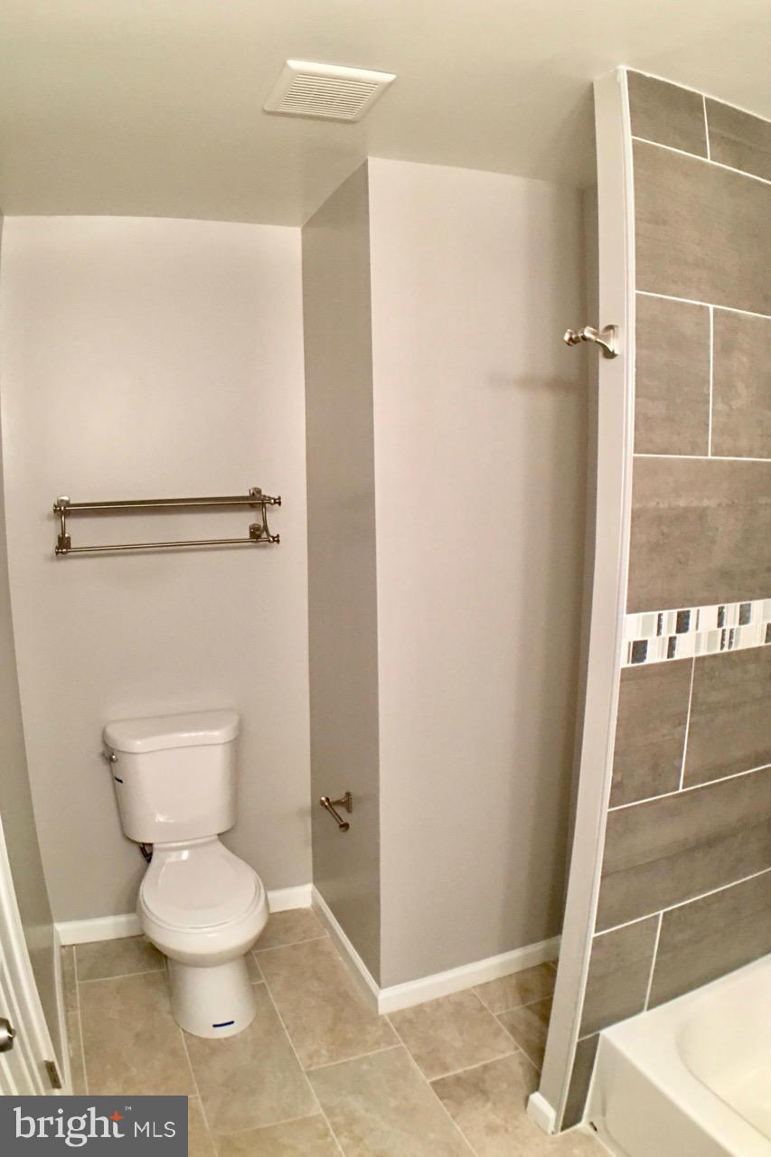 3919 Glenhunt Road Baltimore, MD 21229 - Photo 18 of 23 Bath