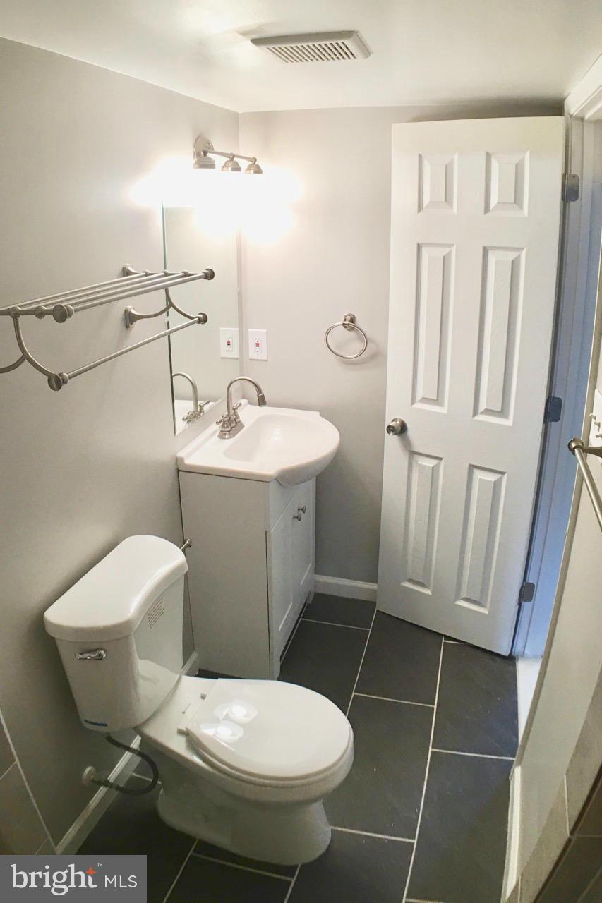 3919 Glenhunt Road Baltimore, MD 21229 - Photo 21 of 23 Bath