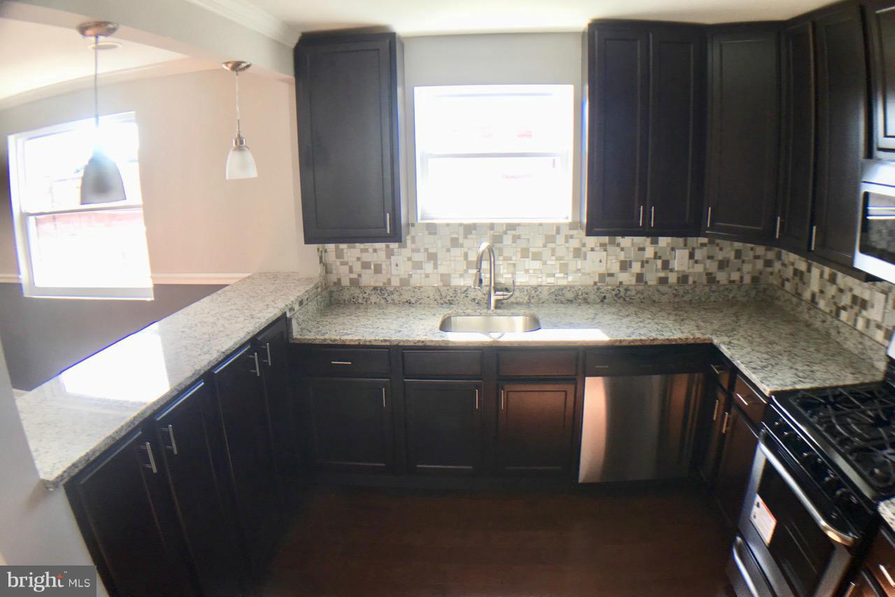 3919 Glenhunt Road Baltimore, MD 21229 - Photo 7 of 23 Kitchen