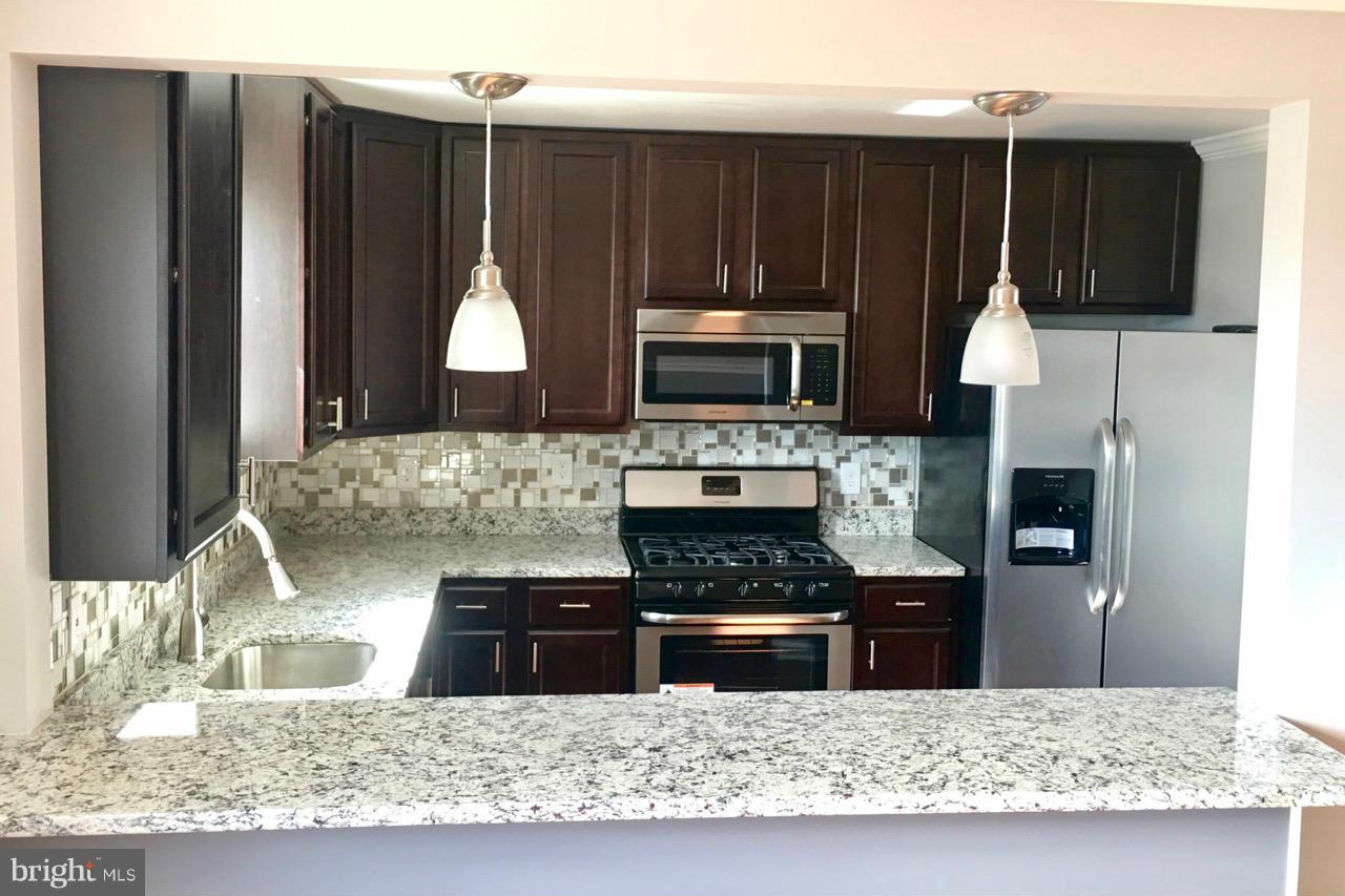 3919 Glenhunt Road Baltimore, MD 21229 - Photo 8 of 23 Kitchen
