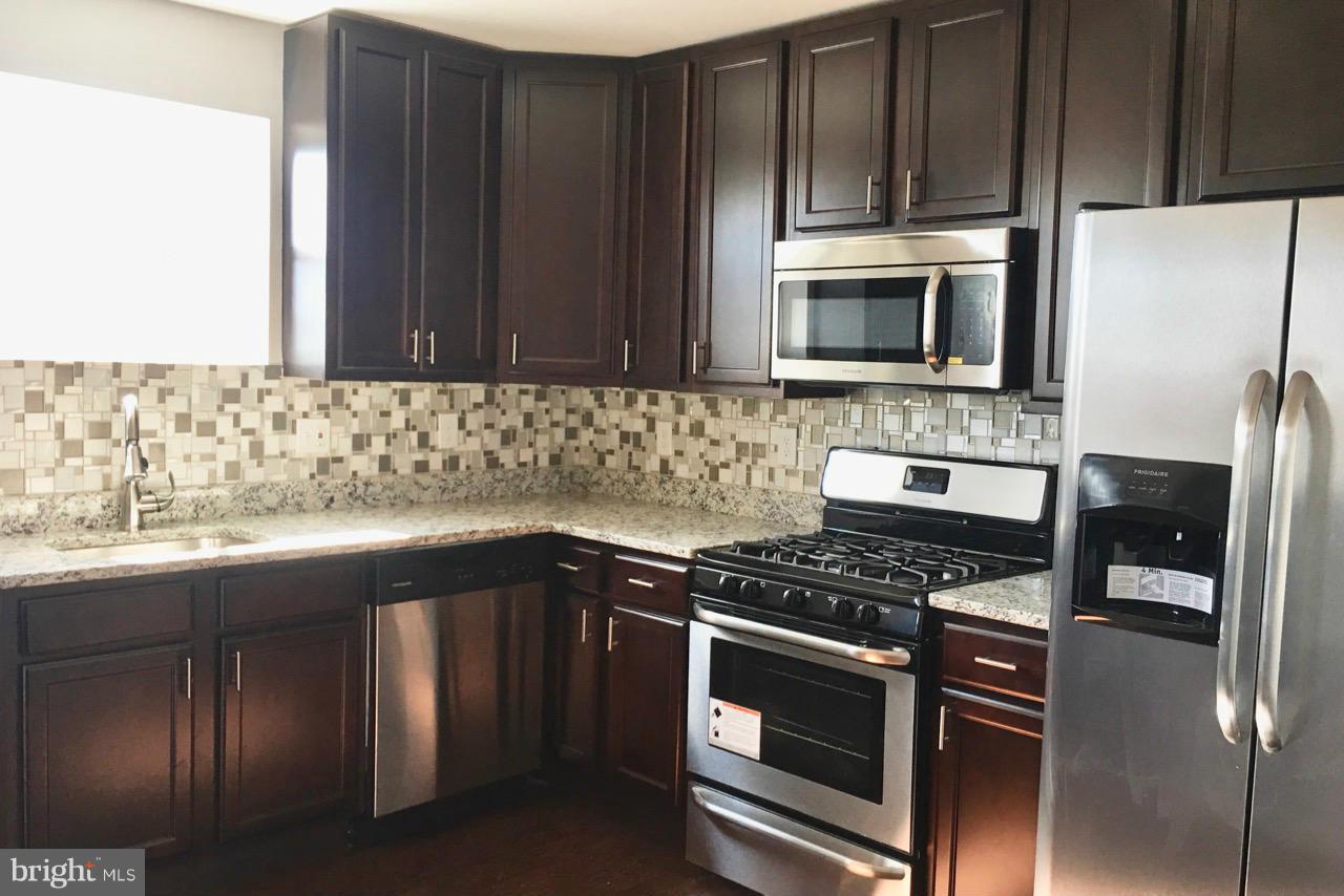 3919 Glenhunt Road Baltimore, MD 21229 - Photo 9 of 23 Kitchen
