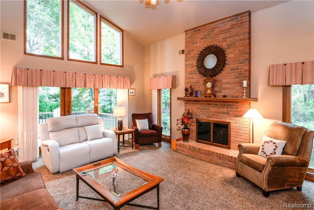 35256 Curtis Road Livonia, MI 48152 - Photo 6 of 29 GREAT ROOM