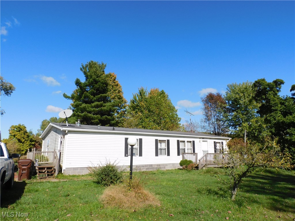 5059 Leon Road Andover, OH 44003 - Photo 4 of 18 Manufactured / mobile home featuring a front yard