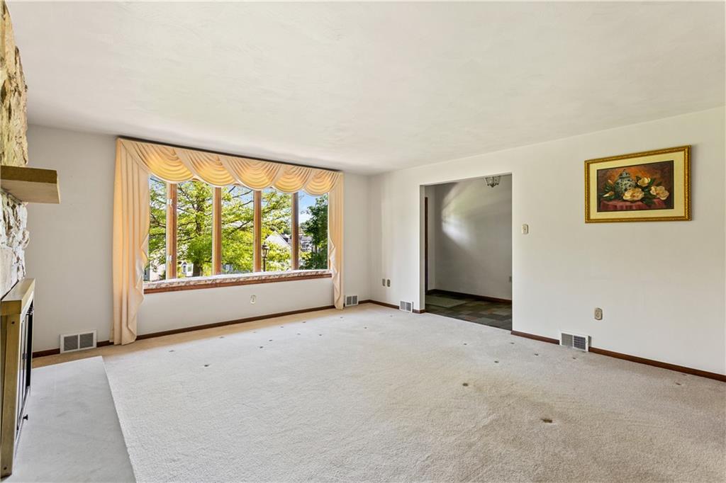 849 Falck Road McKees Rocks, PA 15136 - Photo 3 of 25 an empty room with windows and closet