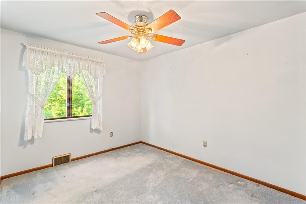 849 Falck Road McKees Rocks, PA 15136 - Photo 6 of 25 an empty room with a window