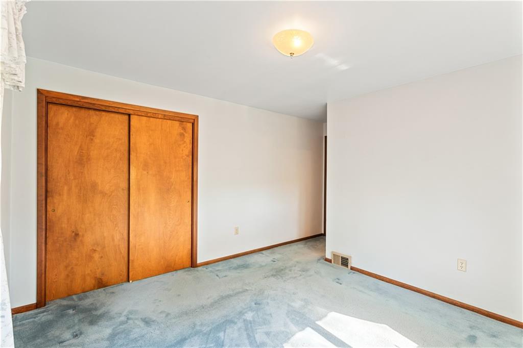 849 Falck Road McKees Rocks, PA 15136 - Photo 10 of 25 an empty room with a window