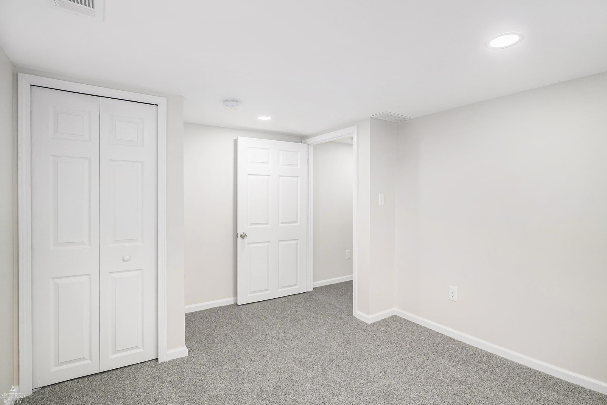 1109 South Genesee Road Burton, MI 48509 - Photo 17 of 27 50117536-16.JPG