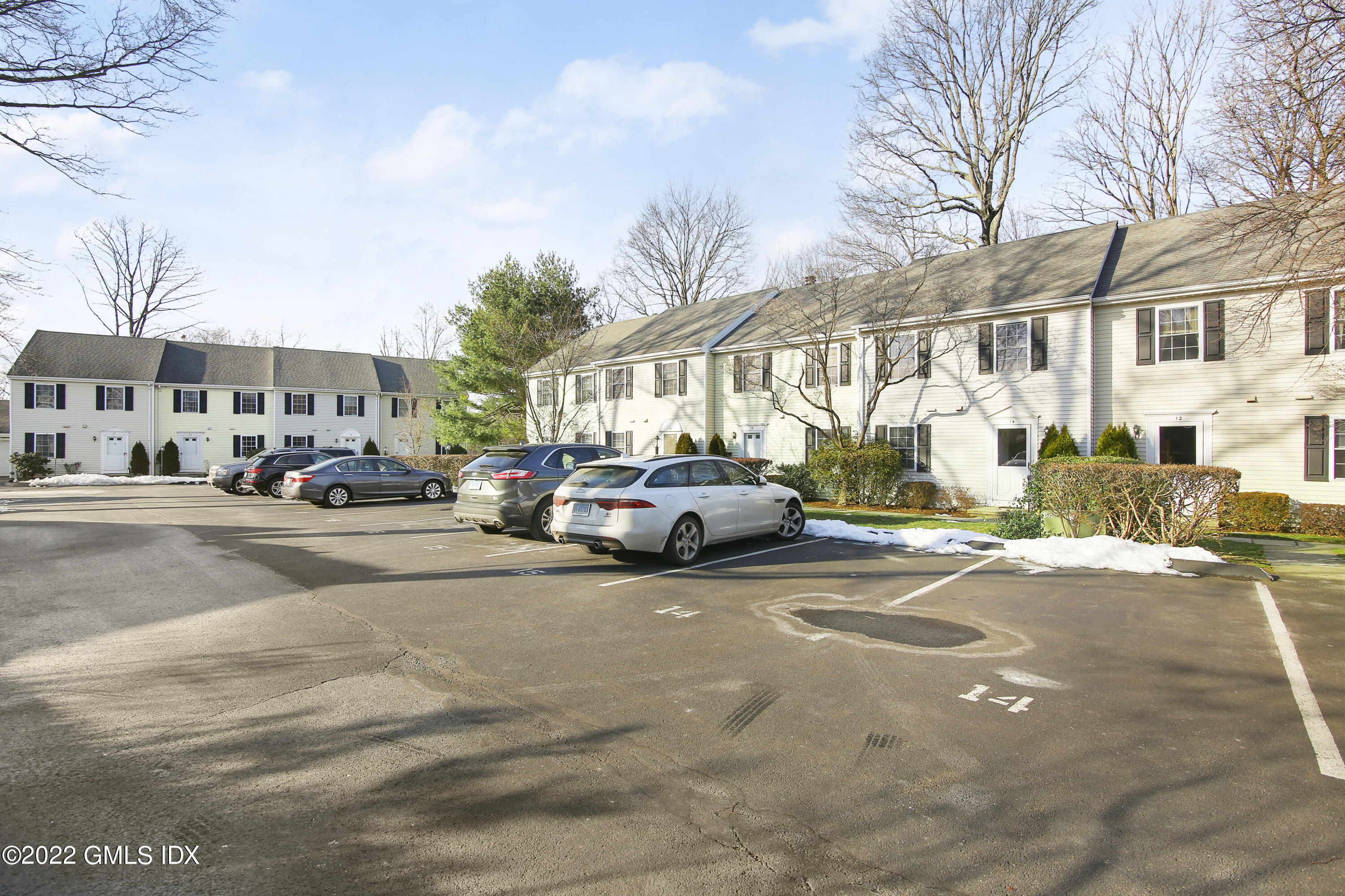 33 Talbot Lane, Unit 14 Greenwich, CT 06830 - Photo 2 of 15 33 Talbot Ln Greenwich CT-print-031-023-