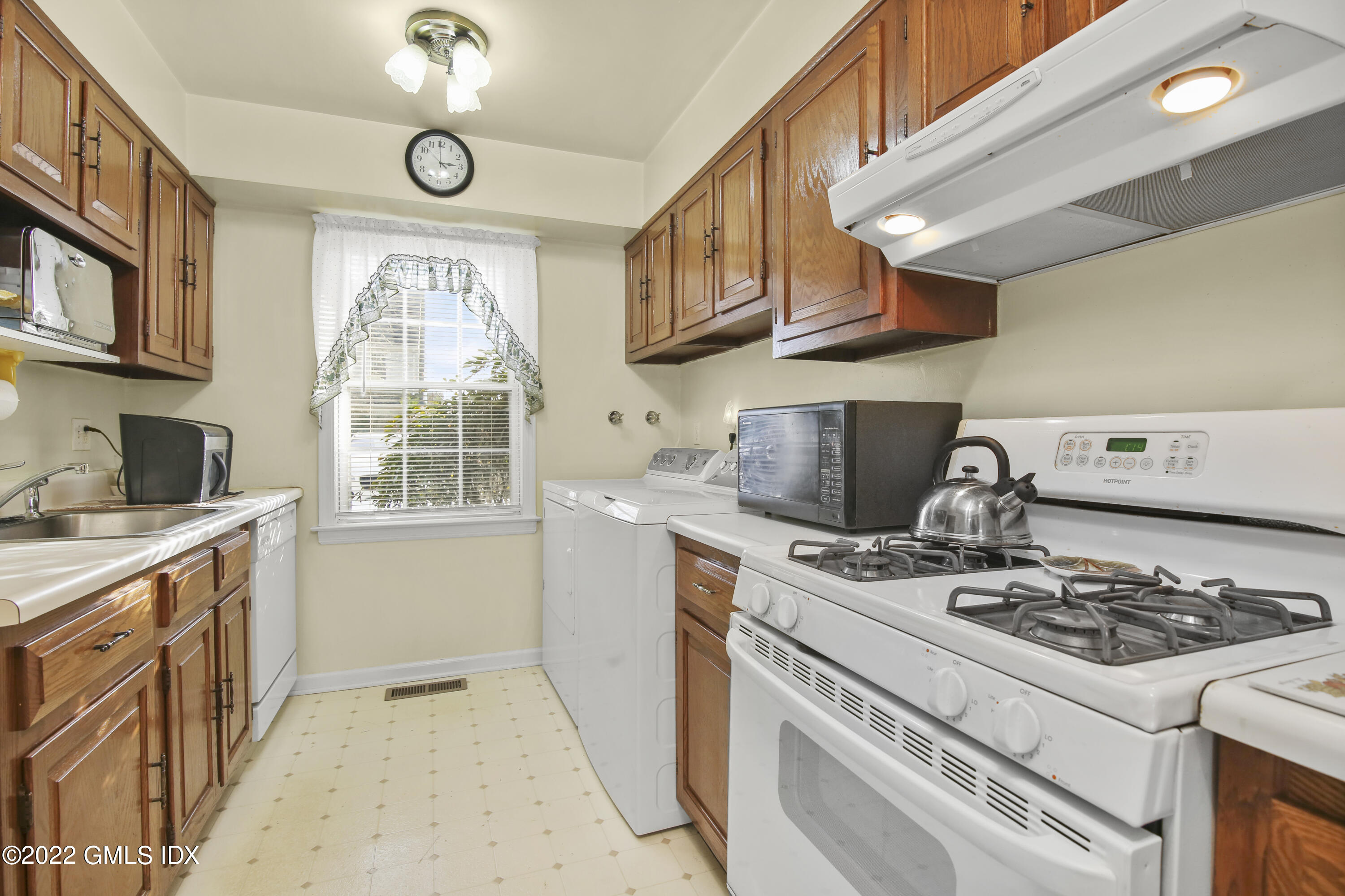 33 Talbot Lane, Unit 14 Greenwich, CT 06830 - Photo 7 of 15 33 Talbot Ln Greenwich CT-print-009-005-