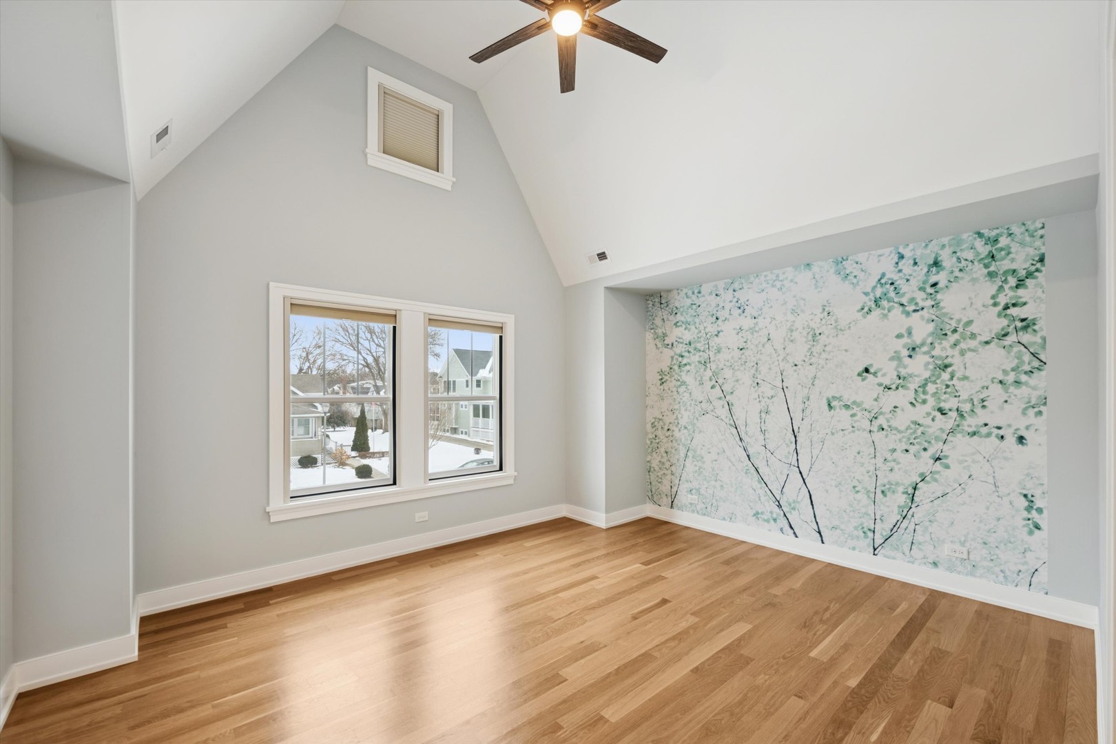 548 South Fairview Avenue Elmhurst, IL 60126 - Photo 23 of 44 a view of empty room with wooden floor and fan