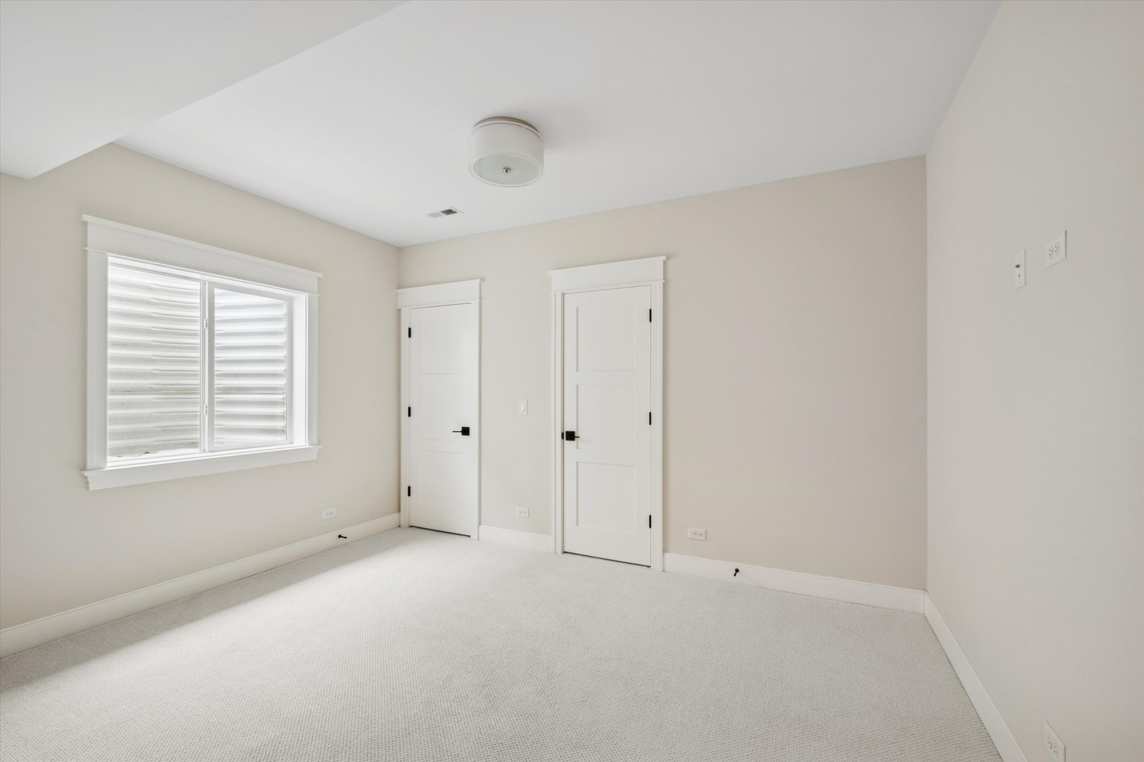 548 South Fairview Avenue Elmhurst, IL 60126 - Photo 31 of 44 an empty room with a window