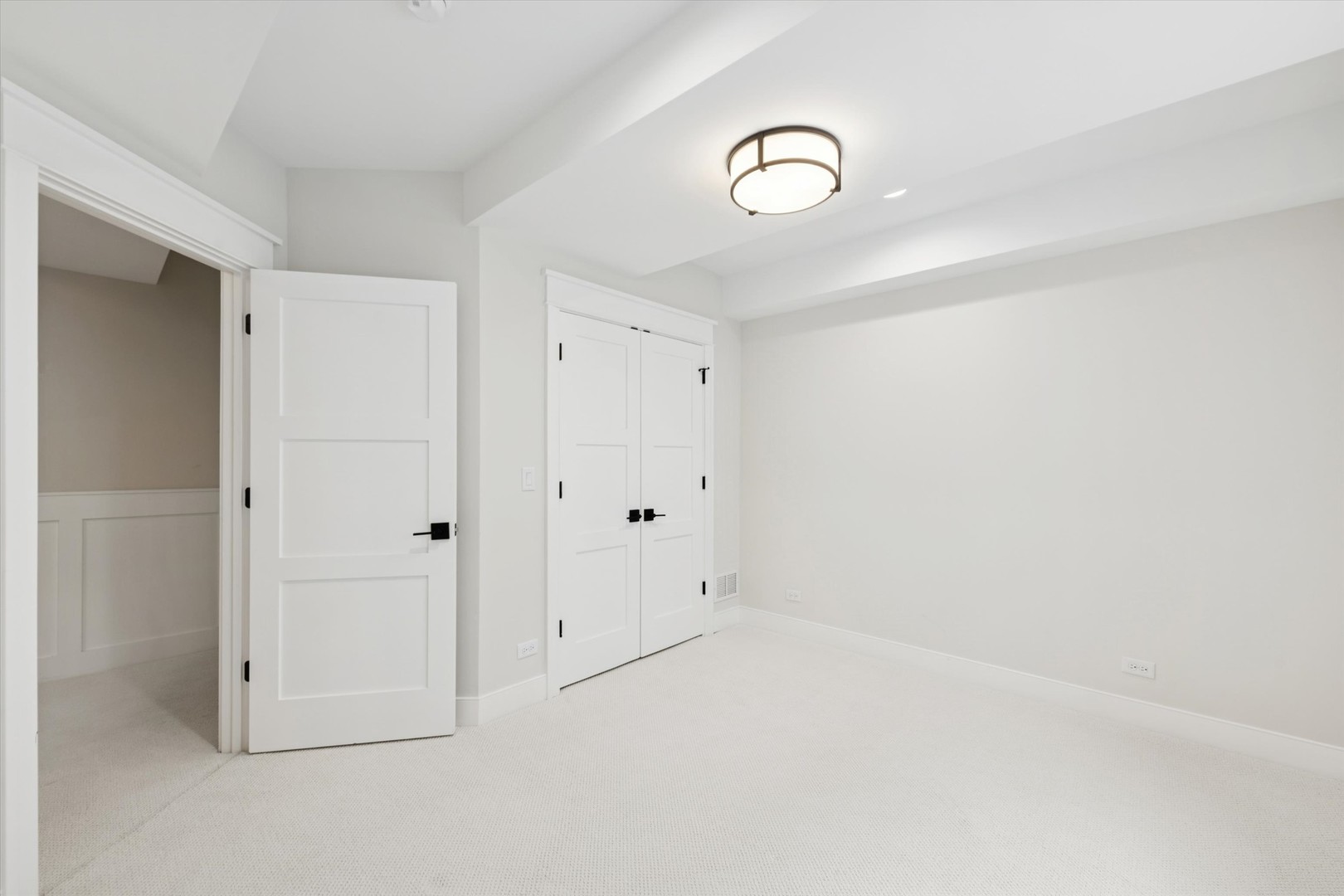 548 South Fairview Avenue Elmhurst, IL 60126 - Photo 33 of 44 a view of an empty room