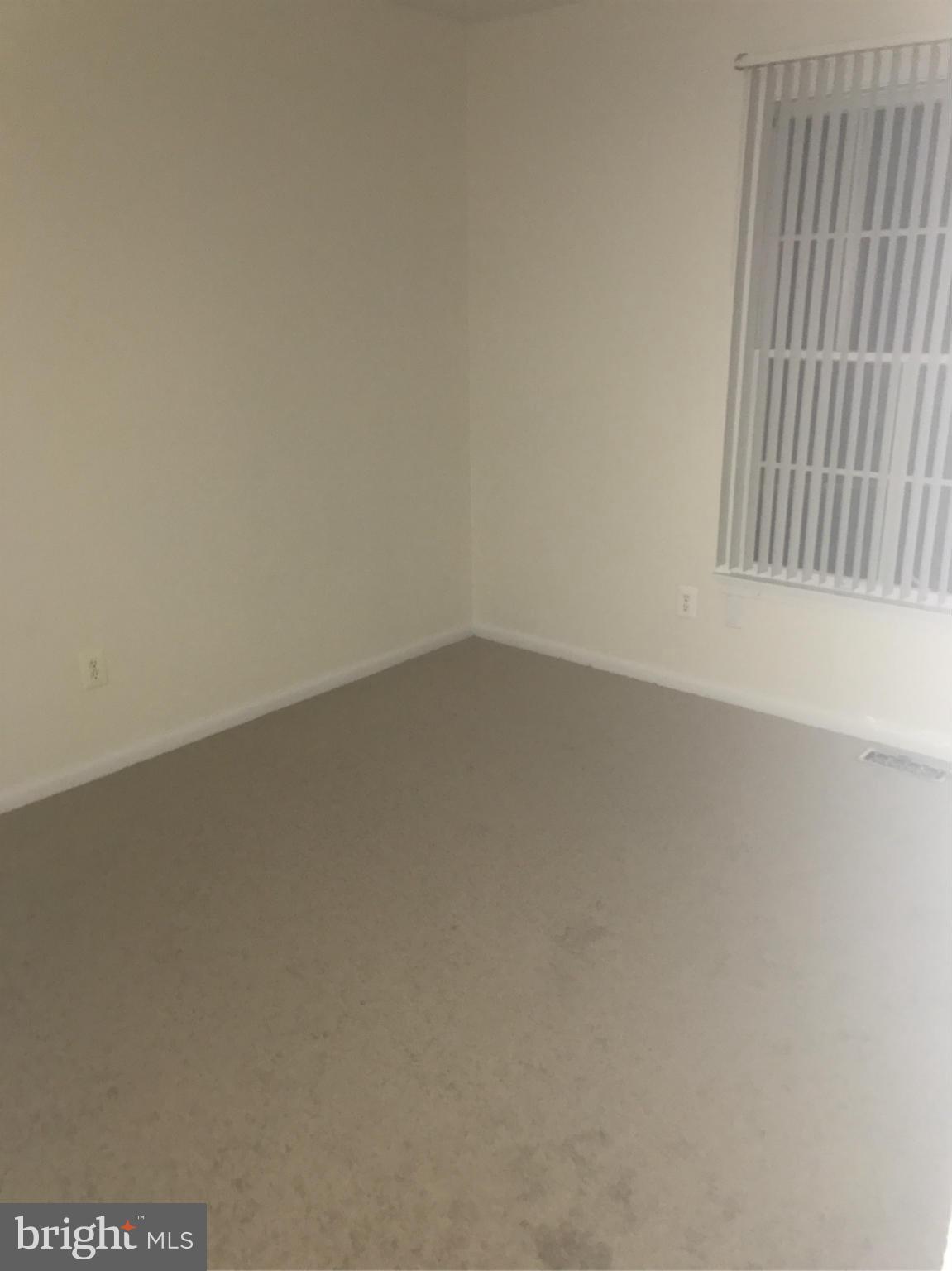 3355 Style Avenue Laurel, MD 20724 - Photo 12 of 15 an empty room with a window