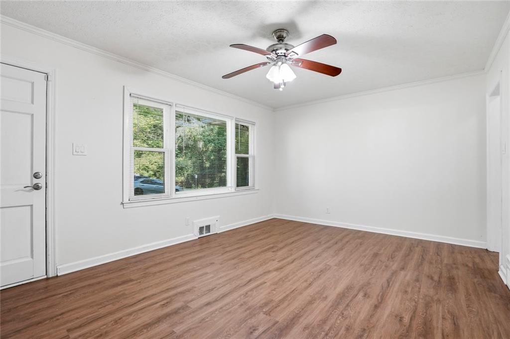 243 South Myrtle Street Winder, GA 30680 - Photo 4 of 28