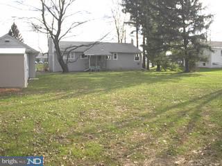 418 Privet Road Horsham, PA 19044 - Photo 4 of 6 Gallery Image 4