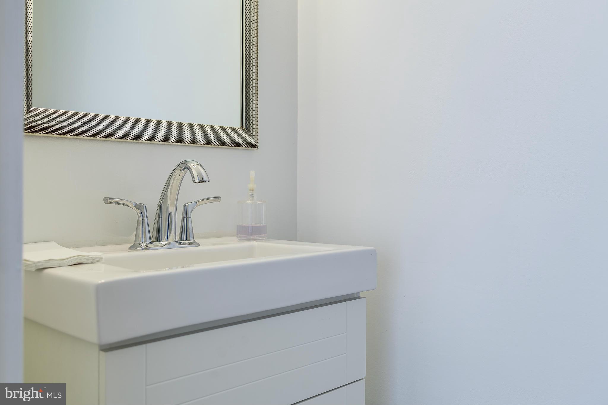 11308 South Shore Road Reston, VA 20190 - Photo 25 of 29 Bath