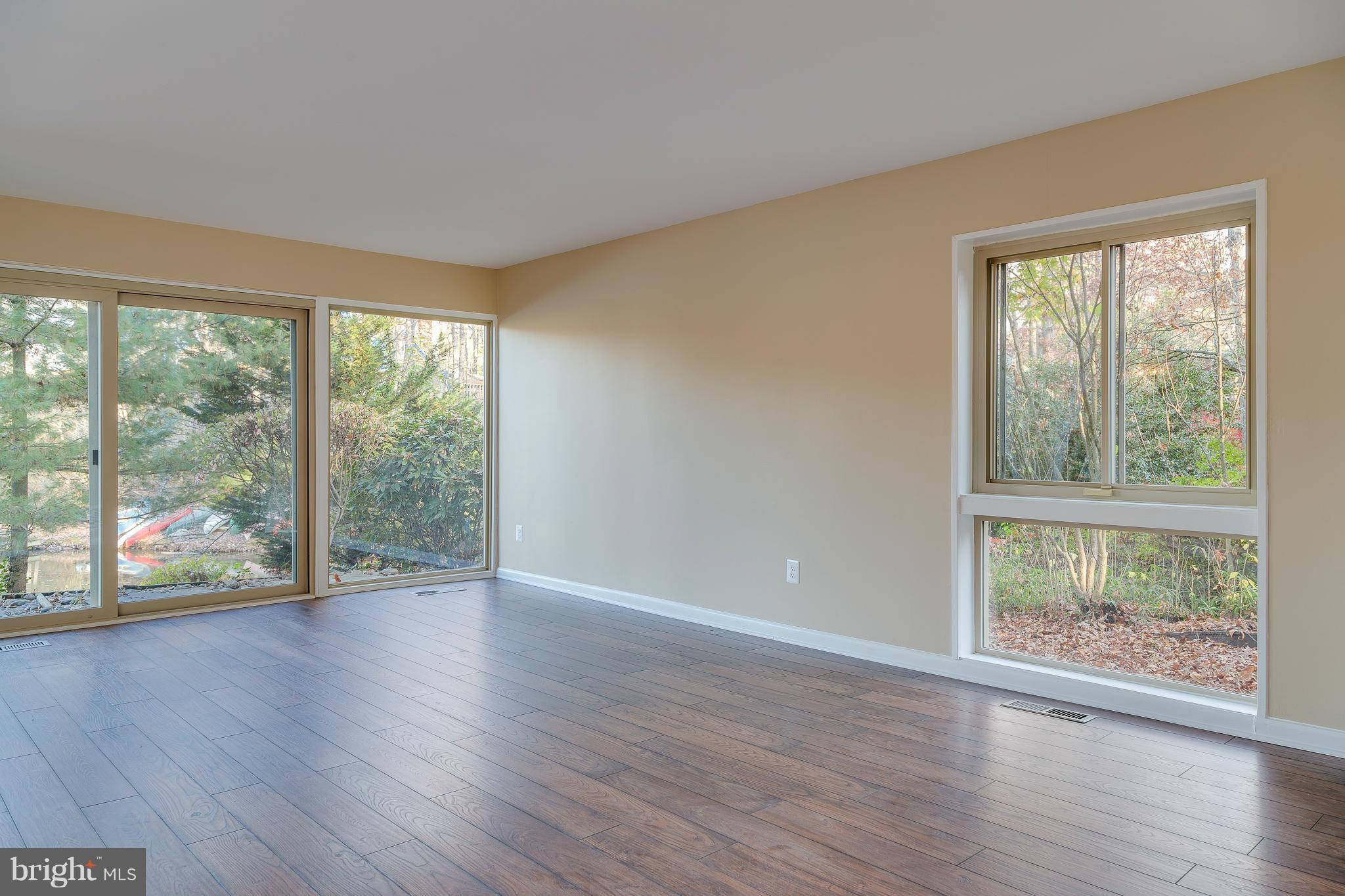 11308 South Shore Road Reston, VA 20190 - Photo 6 of 29 Living Room