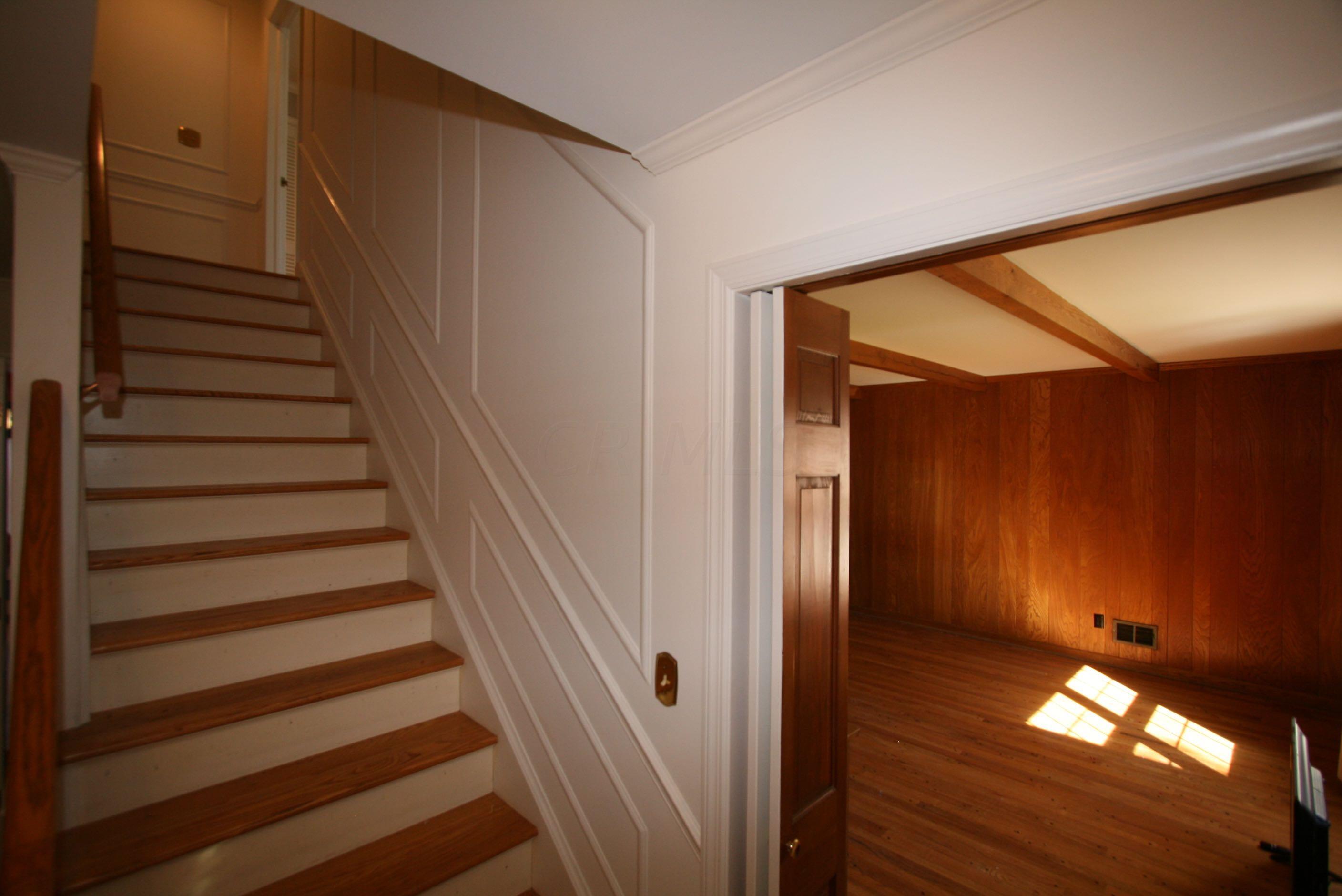 4335 Stratton Road Columbus, OH 43220 - Photo 3 of 25
