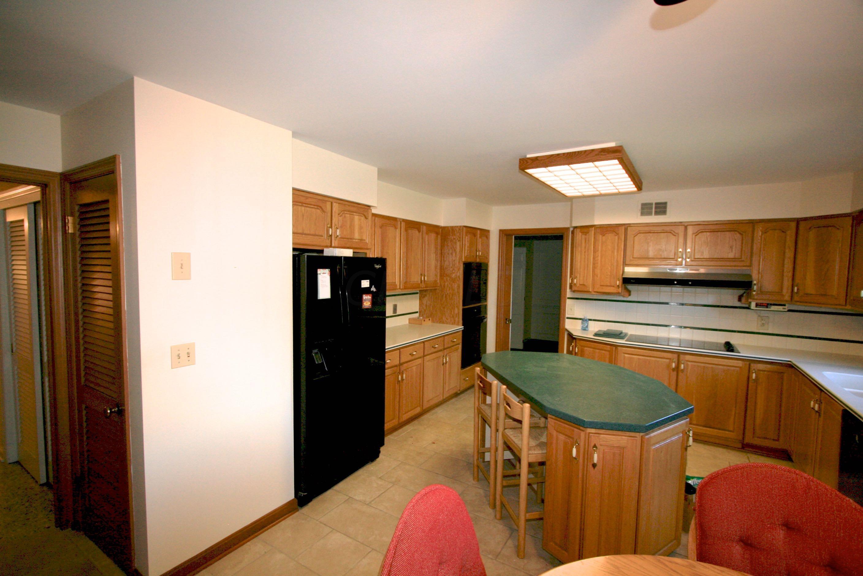 4335 Stratton Road Columbus, OH 43220 - Photo 9 of 25