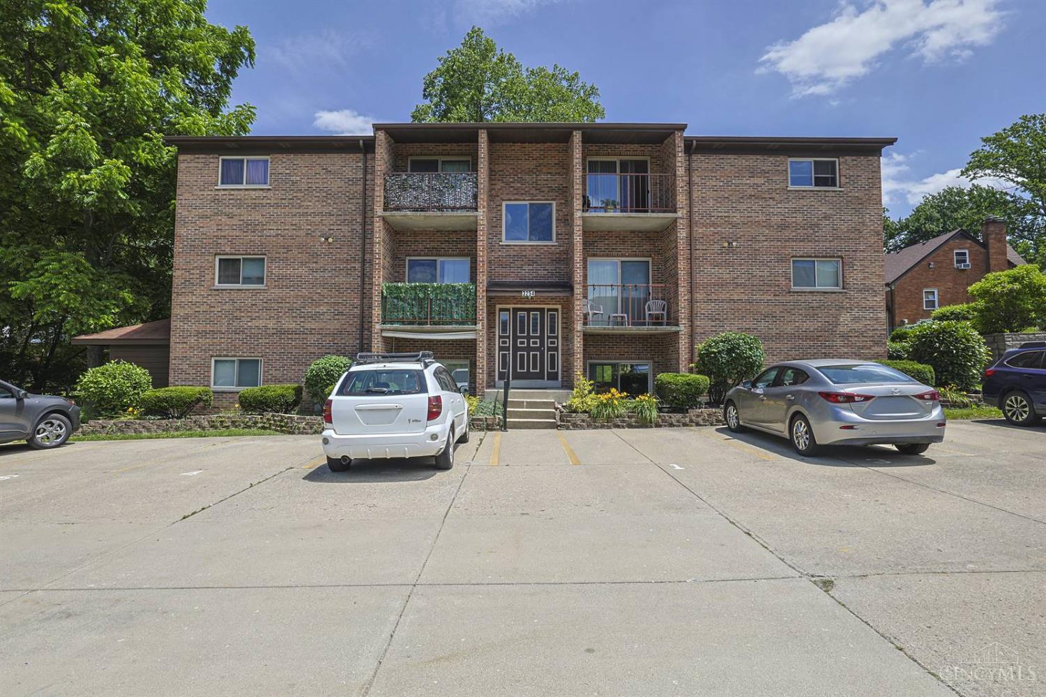 3254 North Bend Road Cincinnati, OH 45247 - Photo 1 of 28 Gallery Image 1