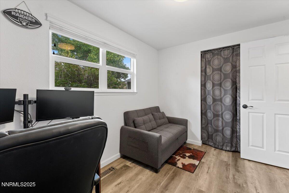 11720 Oregon Boulevard Reno, NV 89506 - Photo 11 of 45 a living room with furniture and a window