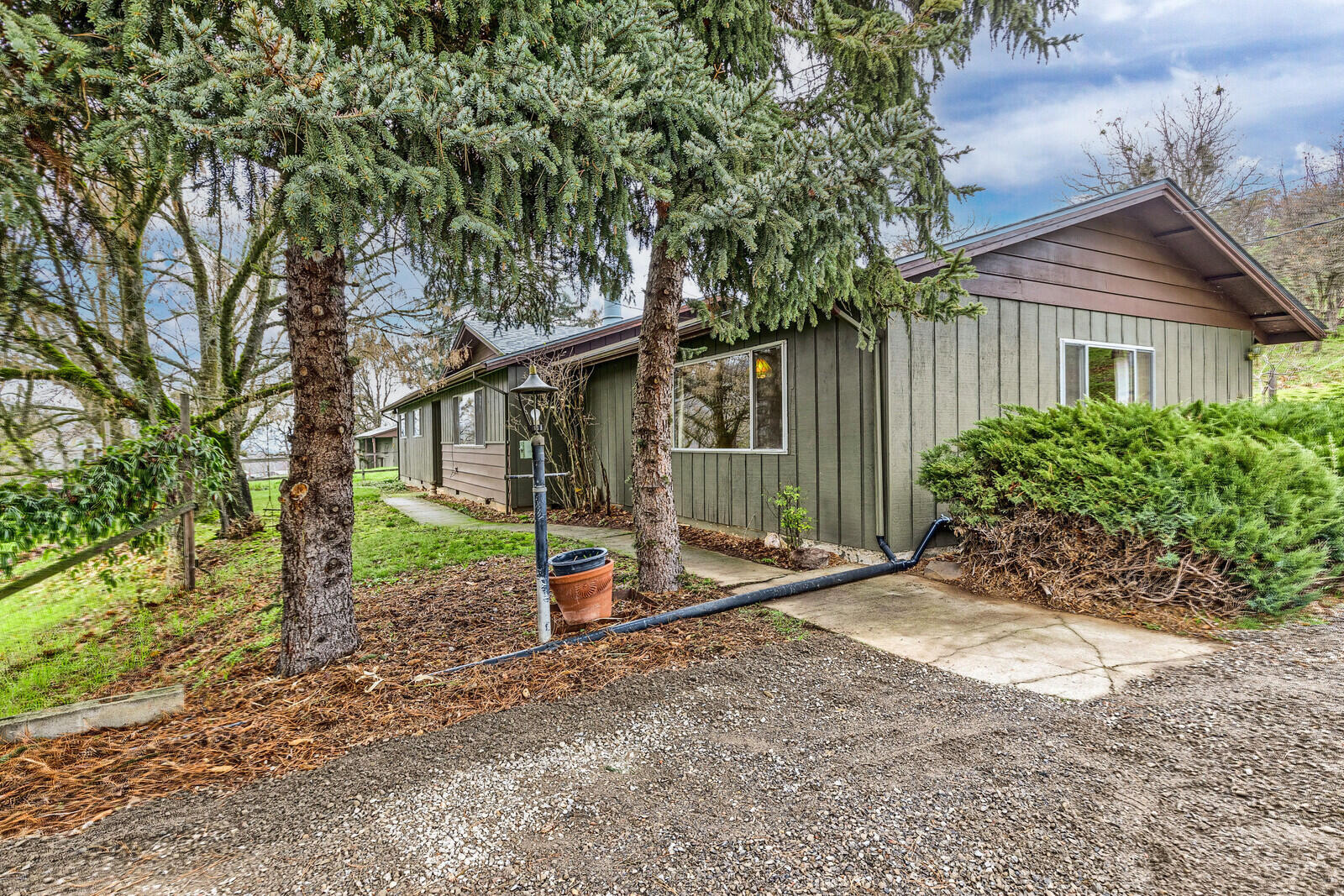 6674 Pioneer Road Medford, OR 97501 - Photo 15 of 68 13_PR_14_mls