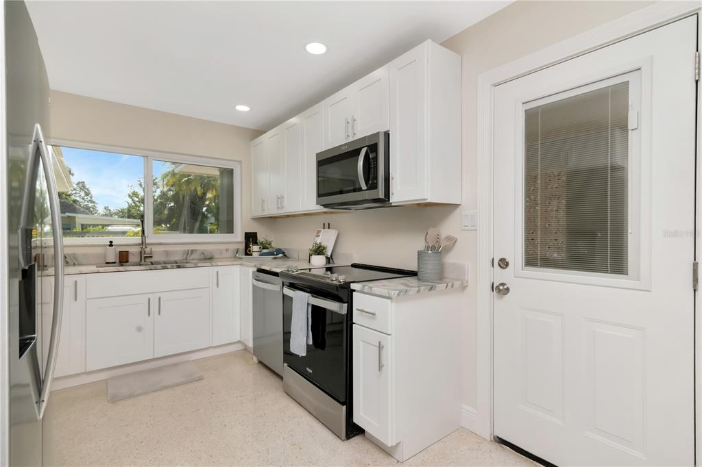 106 Steven Street Ruskin, FL 33570 - Photo 12 of 38