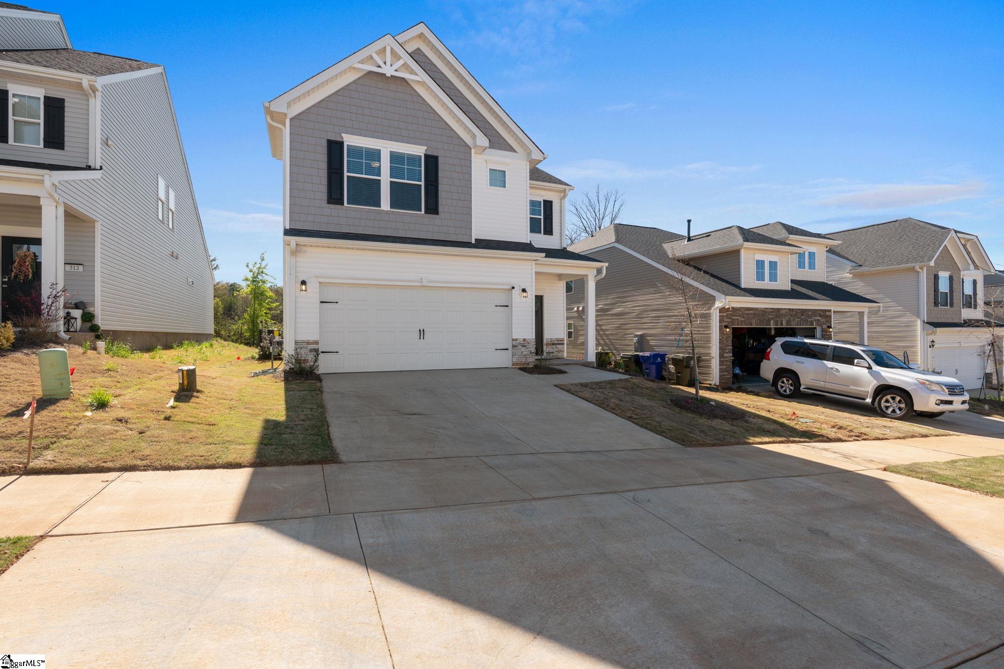 310 Poinsett Bridge Way Greenville, SC 29607 - Photo 2 of 32