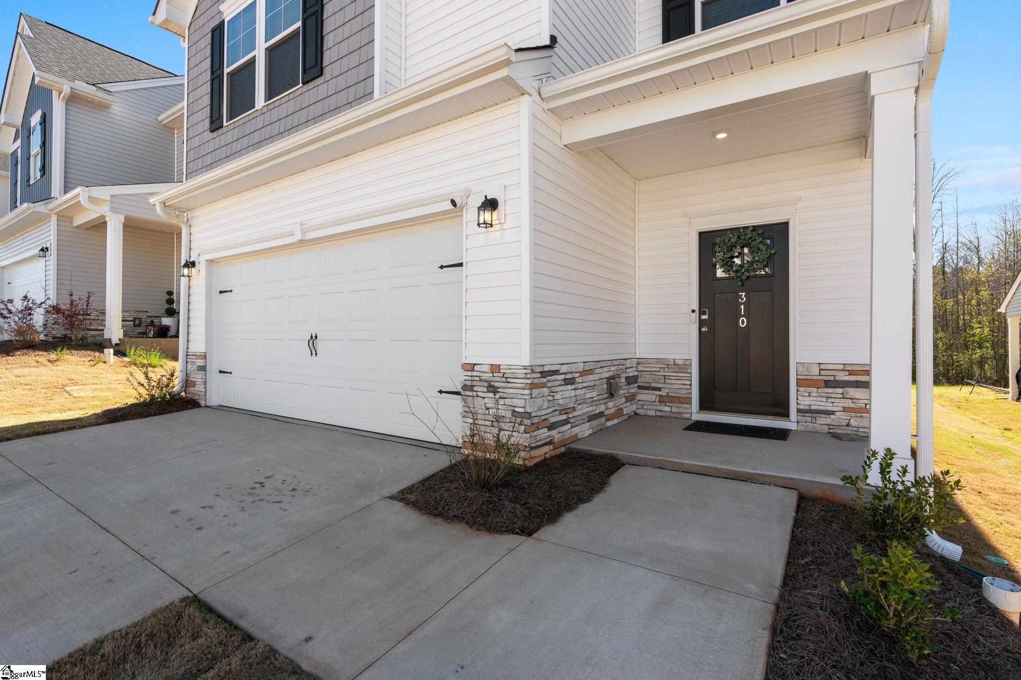 310 Poinsett Bridge Way Greenville, SC 29607 - Photo 4 of 32
