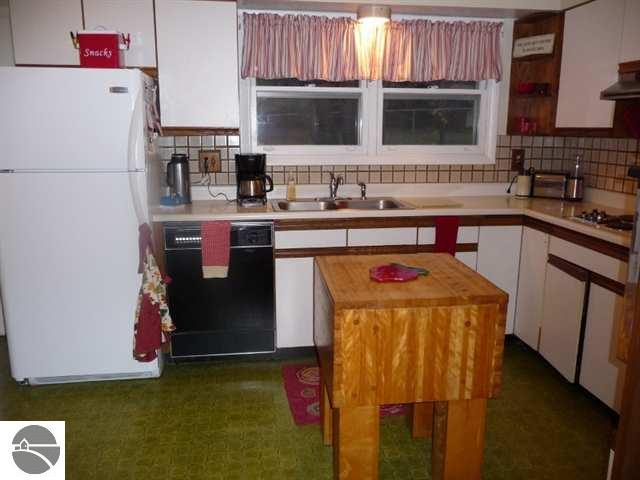 5718 Ridge Road Williamsburg, MI 49690 - Photo 10 of 24 1731759-9.JPG