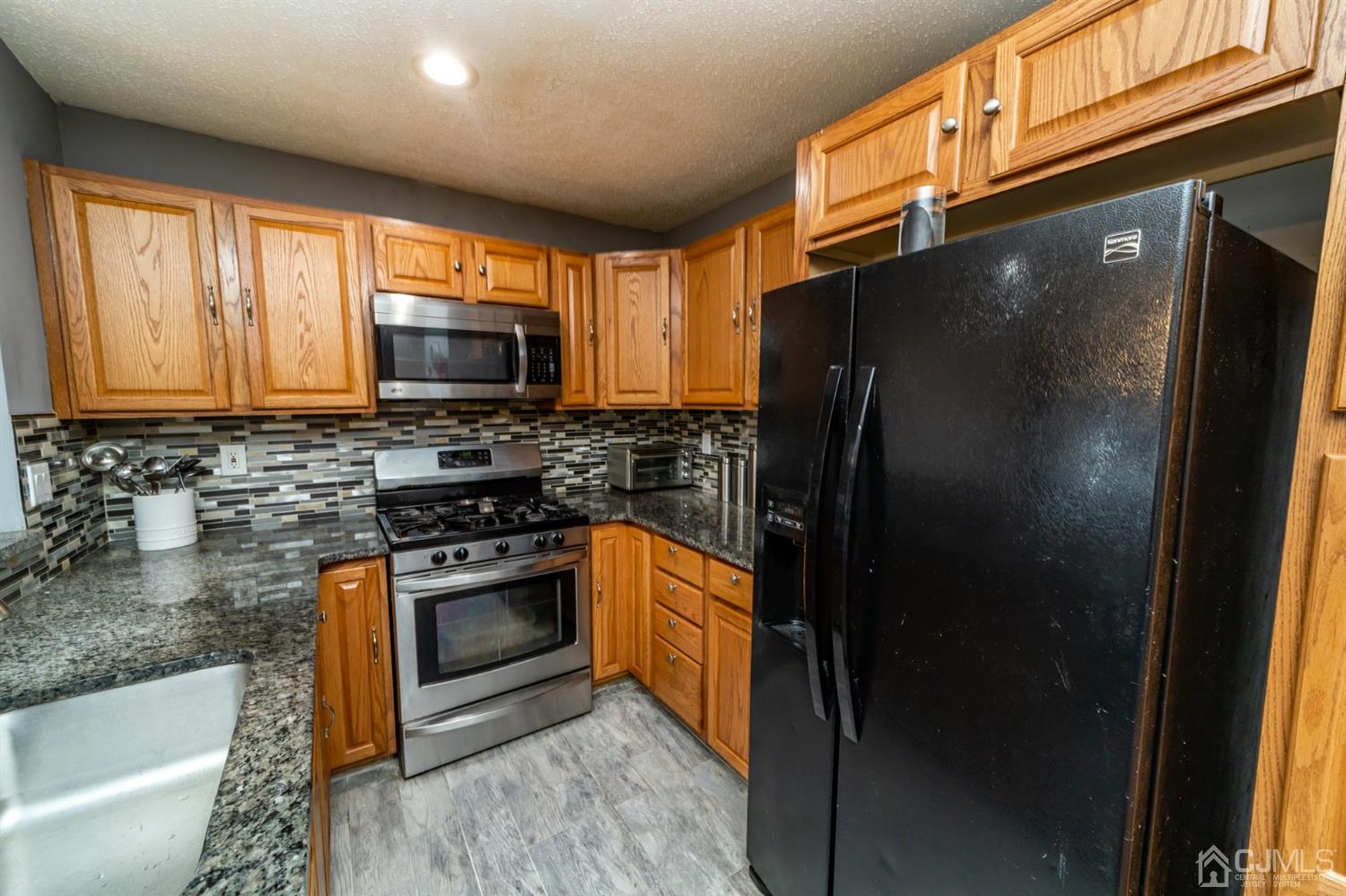 522 Edpas Road, Unit 522 New Brunswick, NJ 08901 - Photo 8 of 27