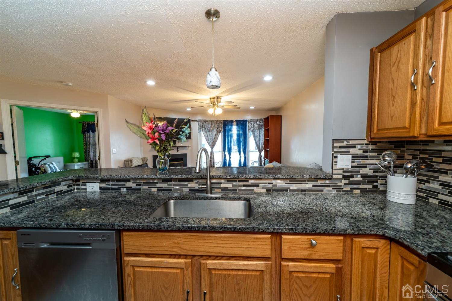 522 Edpas Road, Unit 522 New Brunswick, NJ 08901 - Photo 9 of 27